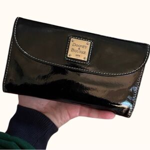 Dooney & Bourke Black Glossy long continental wallet EUC